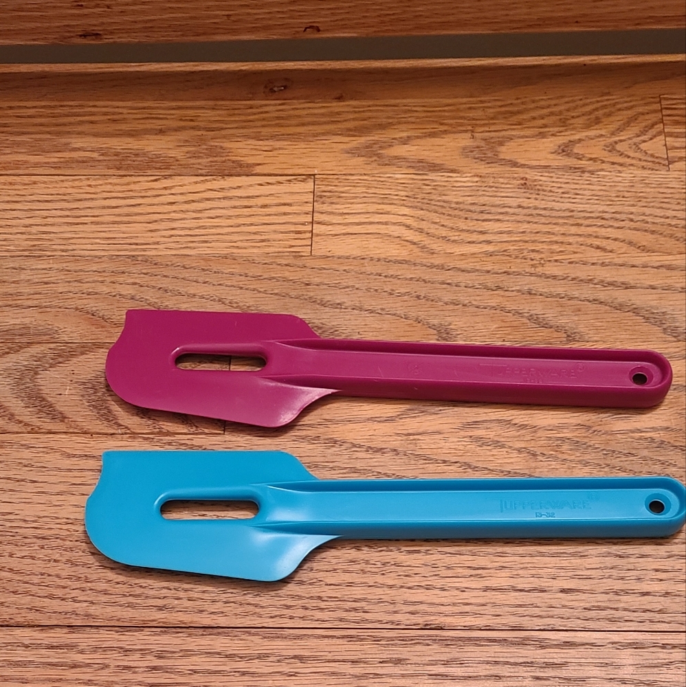 2 Tupperware Spatula/Scraper - Picture 2 of 4